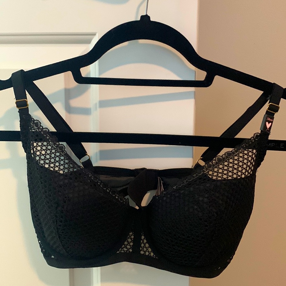 Victoria’s Secret Fishnet Plunge Bra - WILL BUNDLE!!